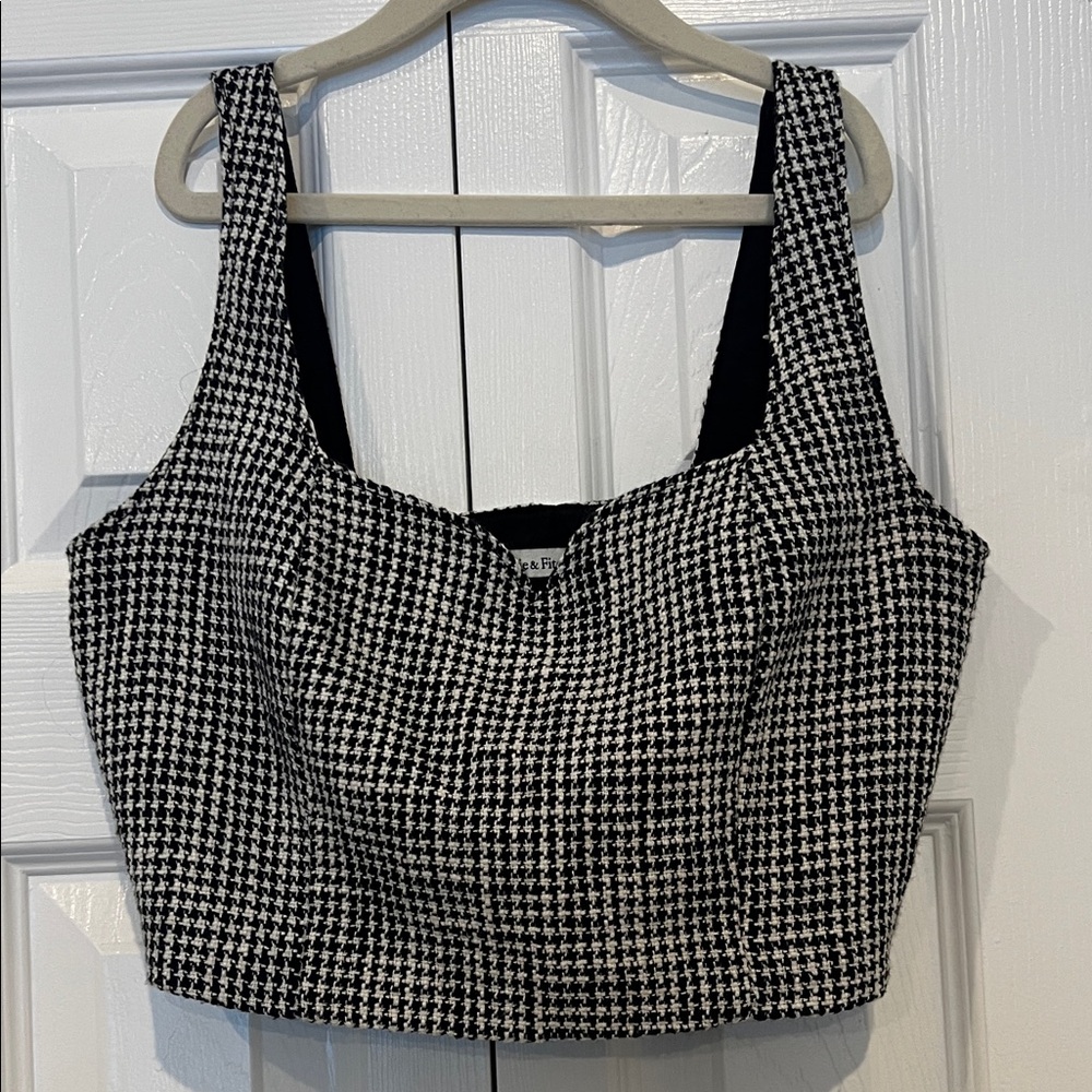 Abercrombie & Fitch Black and White Houndstooth Crop Top